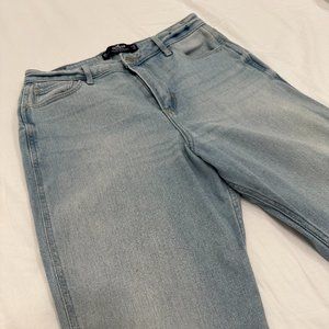 Hollister Ultra High-Rise Mom Jean